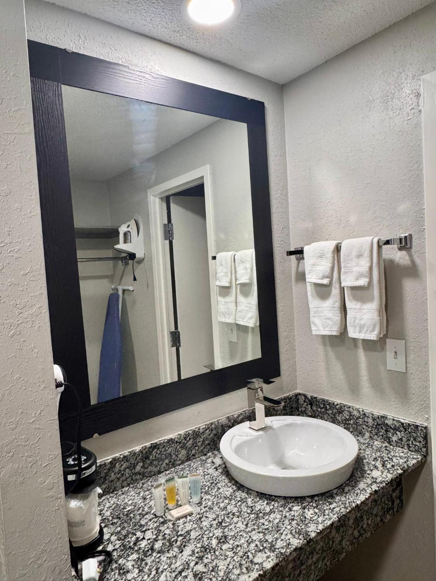 Super 8 By Wyndham Great Falls City Center Ngoại thất bức ảnh